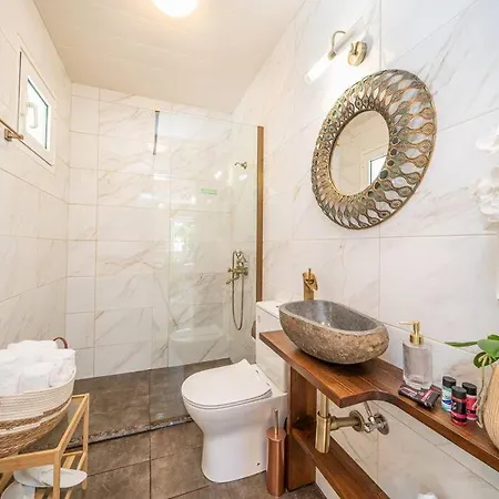 Σπίτι διακοπών Gaia Residences With Lush Garden And Pool *