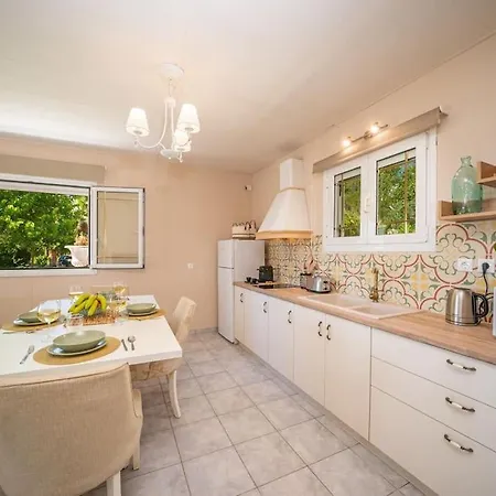 Σπίτι διακοπών Gaia Residences With Lush Garden And Pool