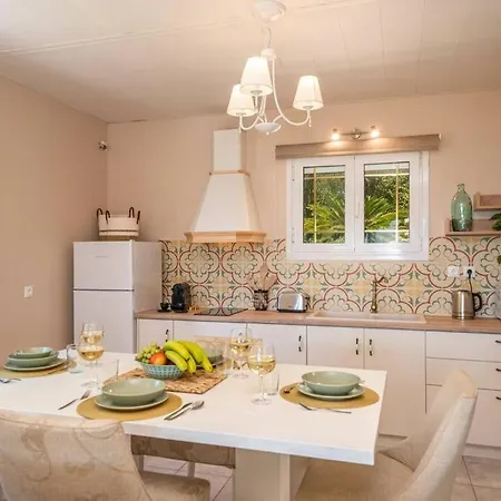 Σπίτι διακοπών Gaia Residences With Lush Garden And Pool Αργοστόλι