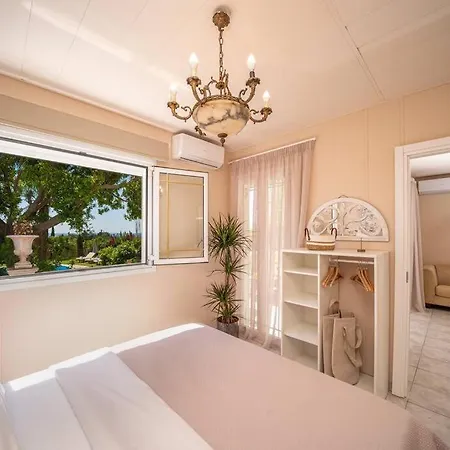 Σπίτι διακοπών Gaia Residences With Lush Garden And Pool *