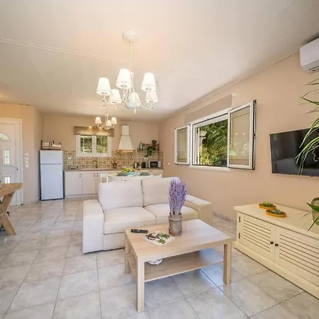 Gaia Residences With Lush Garden And Pool Αργοστόλι