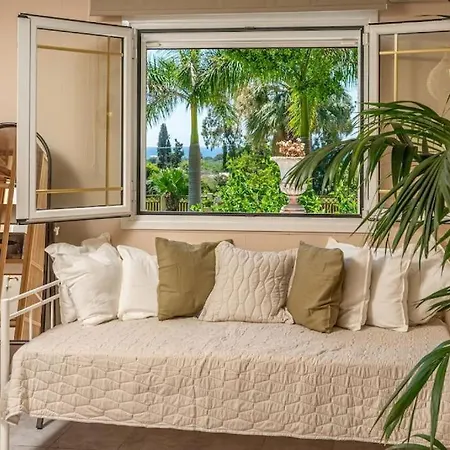 Σπίτι διακοπών Gaia Residences With Lush Garden And Pool