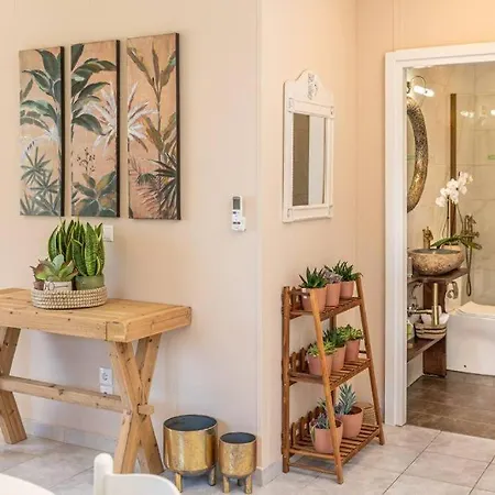 Σπίτι διακοπών Gaia Residences With Lush Garden And Pool *